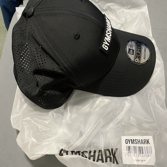 Gymshark new era mesh SnapBack - Picture 3 of 3